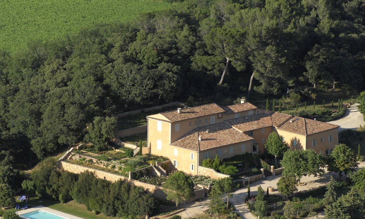Rustrel House | Beautiful manor with swimming pool and orchard facing the Provençal Colorado