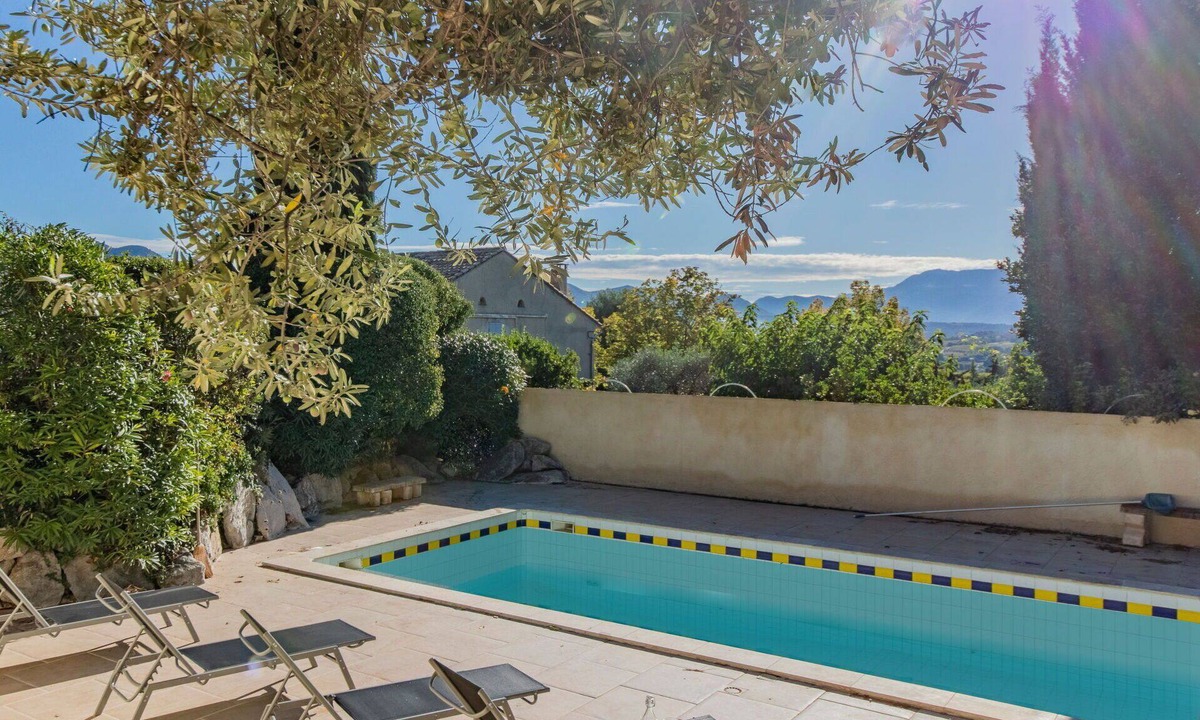 Vinsobres House | Beautiful private villa for 6 people with WIFI, private pool, TV, terrace and parking