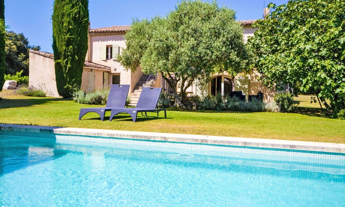 Cucuron House | Beautiful private villa for 9 guests with WIFI, private pool, TV and terrace