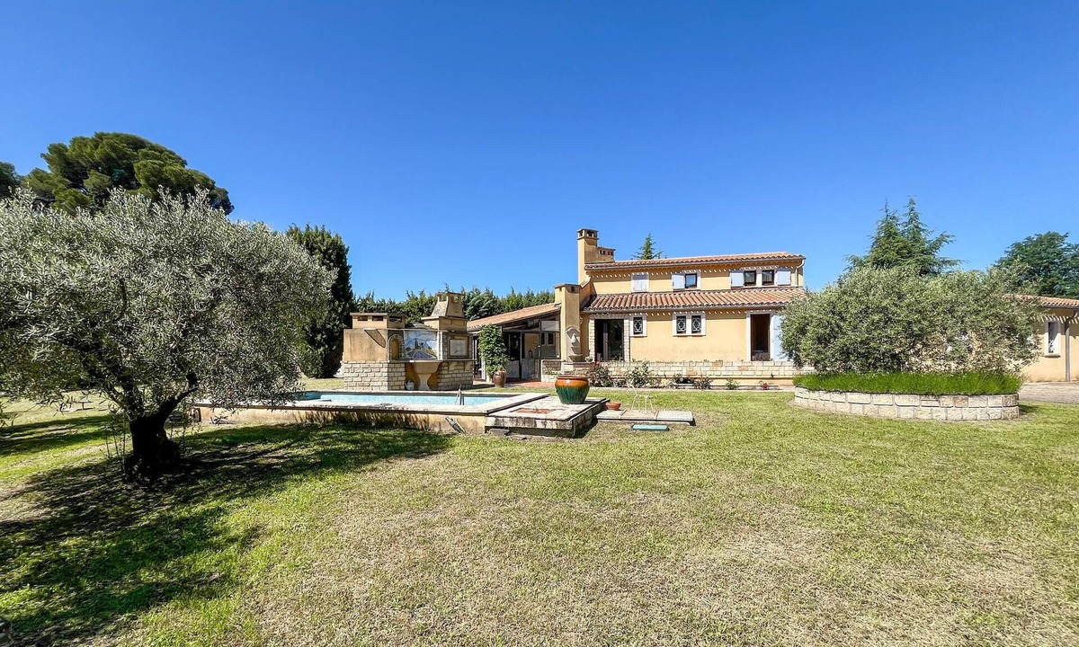 Cabrieres-dʼAigues House | Belle maison accès étang