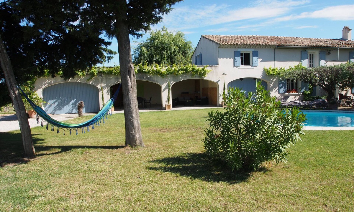 Domazan House | Between Avignon and Pont du Gard Mas Provencal for 2 to 4 people