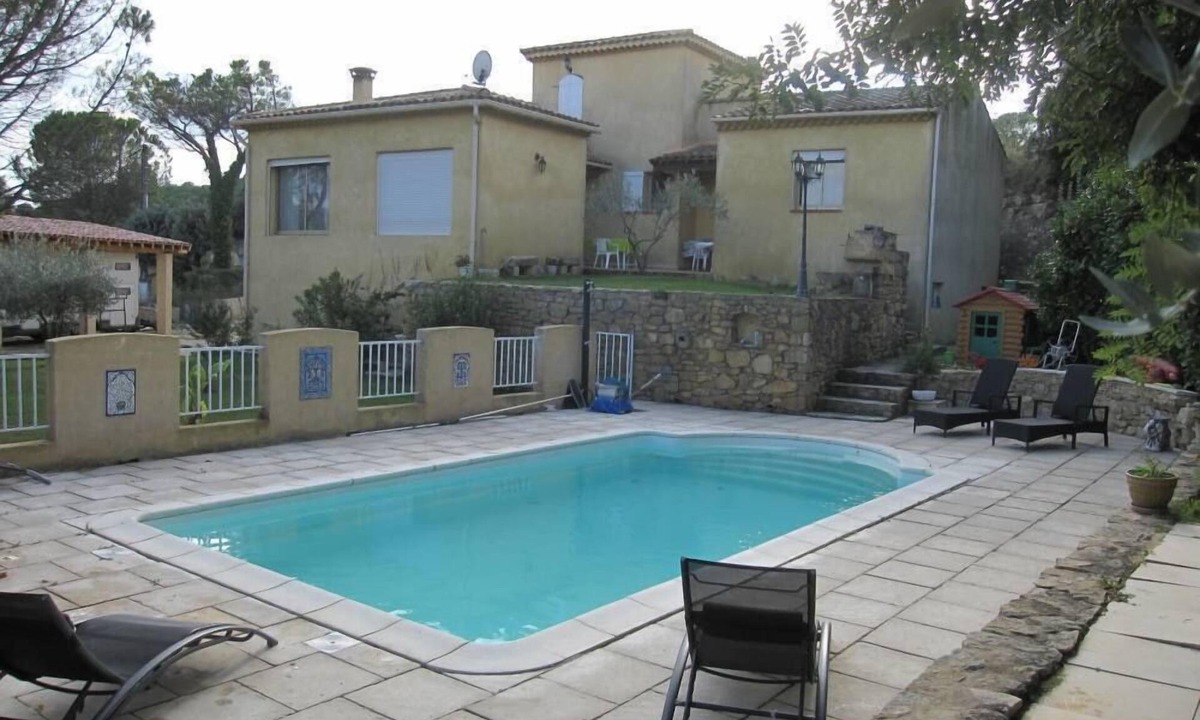 Saint-Etienne-des-Sorts Villa | Bright contemporary villa, located on a hill overlooking the Rhone.