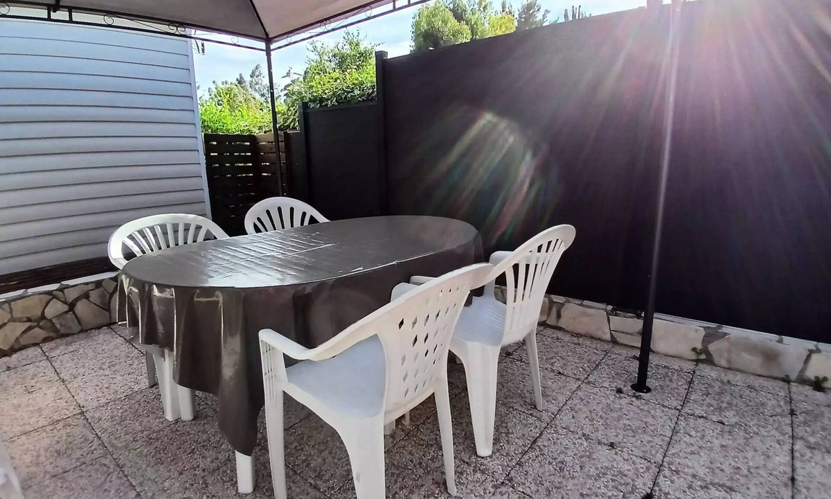 La Londe-les-Maures House | Campsite maeva Escapades Parc Valrose * - Mobil-Home 3 Rooms 4 People Air-conditioned + TV