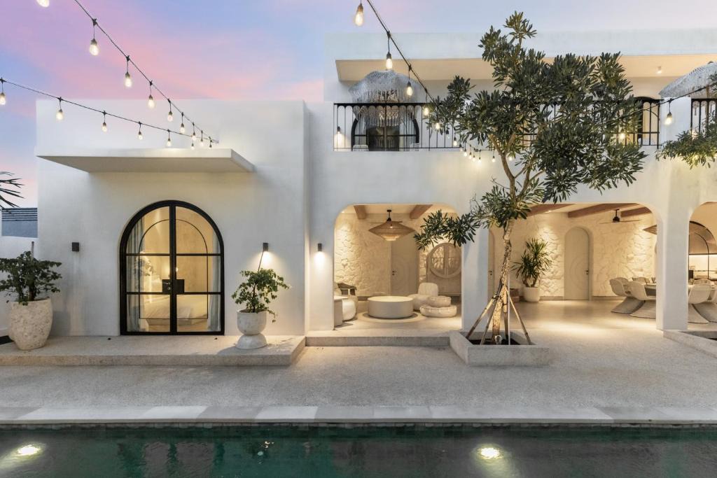 Batu Bolong Villa | Casa Contenta Canggu, 5 beds luxe. Canggu Central
