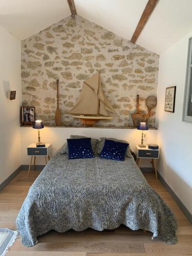 Roquemaure House | Chambre chez l'habitant dans MAS provençal avec piscine partagée en saison