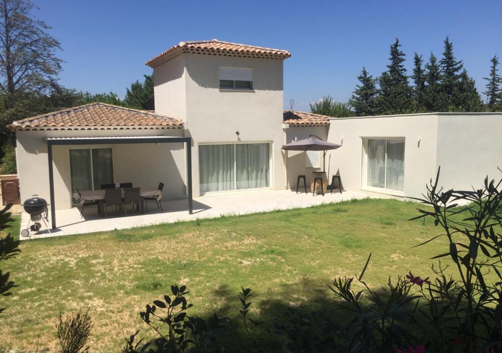 Cabries Bed & Breakfast | Chambre d hôtes Cabries Calas 5 min gare TGV Aix Pôle d activités d Aix en Provence et Arena