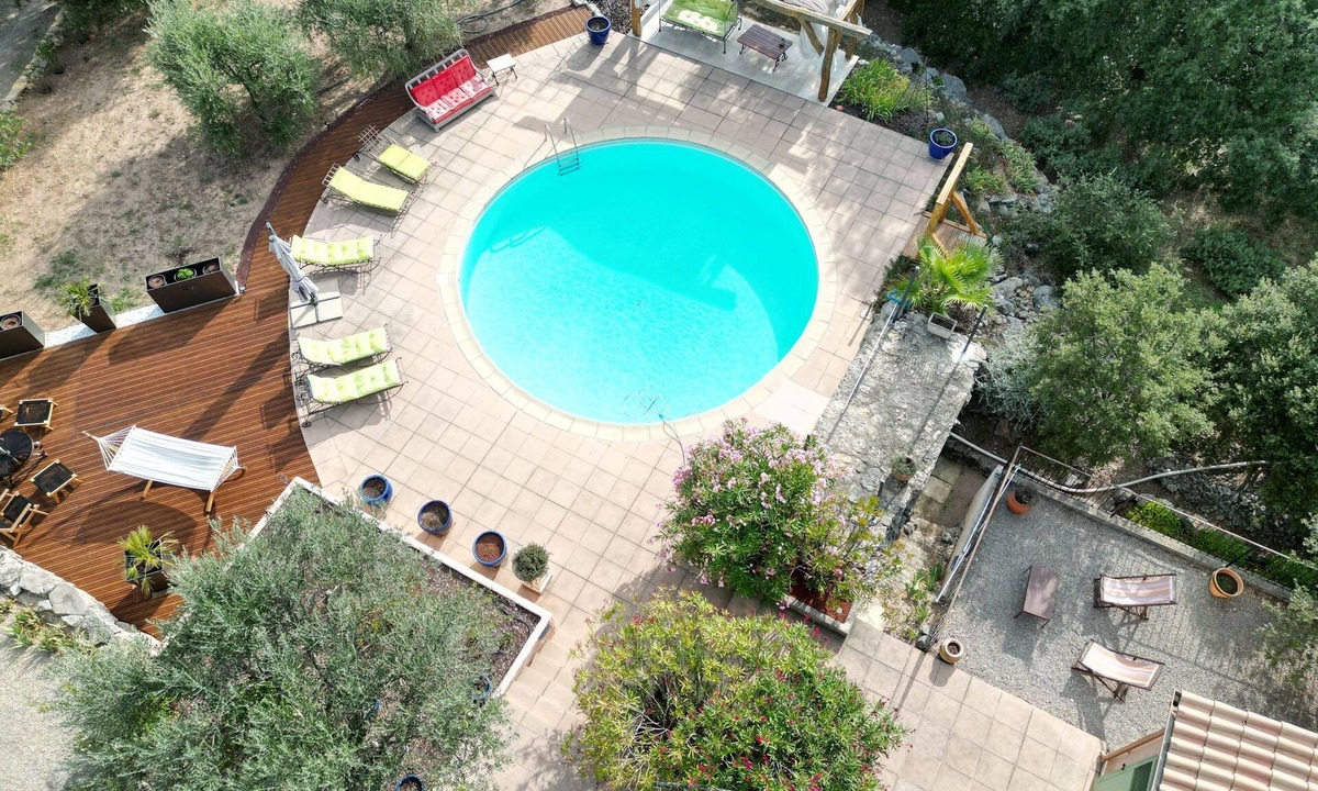 Callas House | Chambre D'hôtes Indépendante vue Piscine Avec sa Cuisine D'été