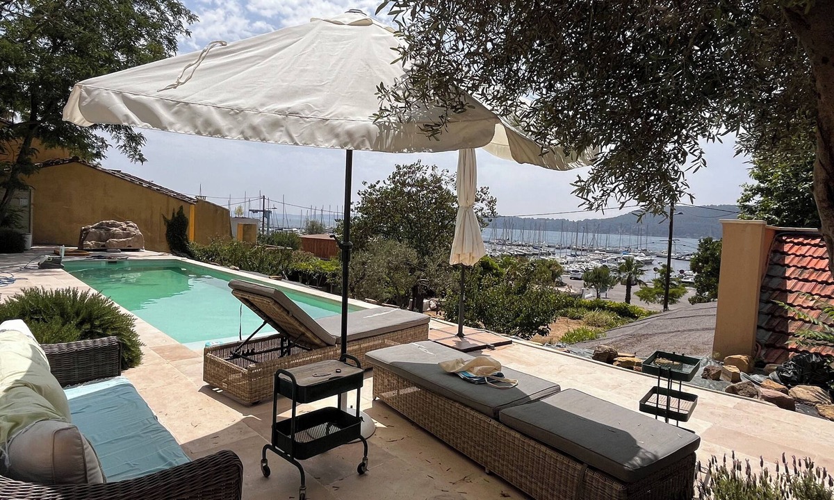 Saint-Chamas House | Character house with swimming pool on the small port of a Provencal village