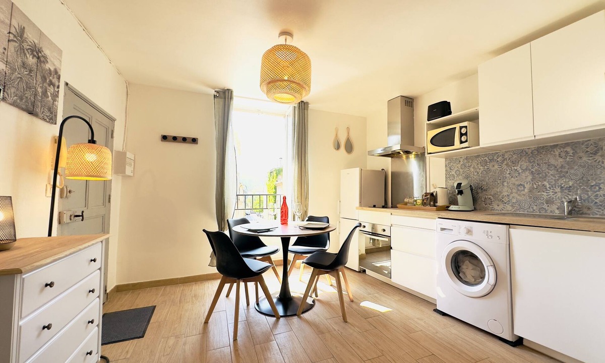 Remoulins Apartment | Charmant Studio à 200m du Gardons