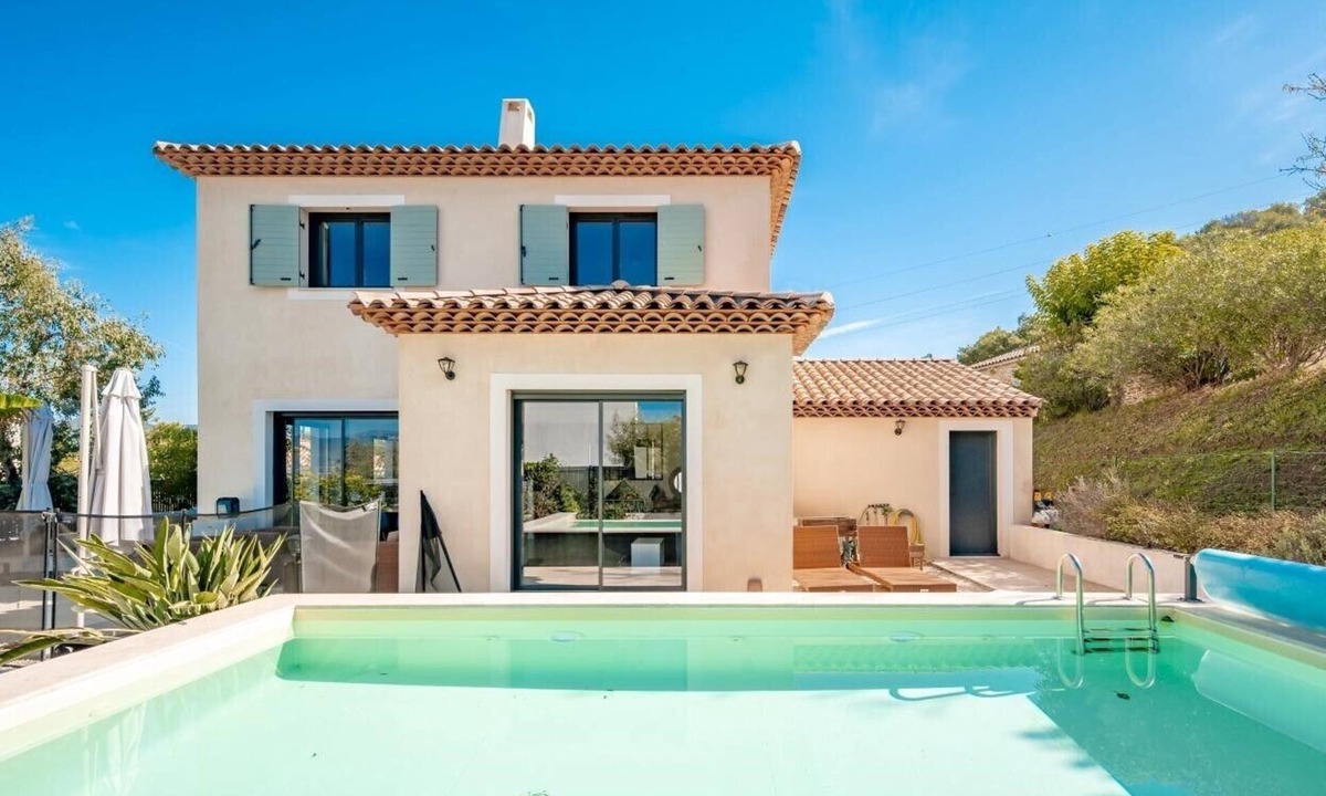 Pierrefeu-du-Var Villa | Charming 3-star villa of 110m2 with swimming pool 20' from the sea in a quiet location