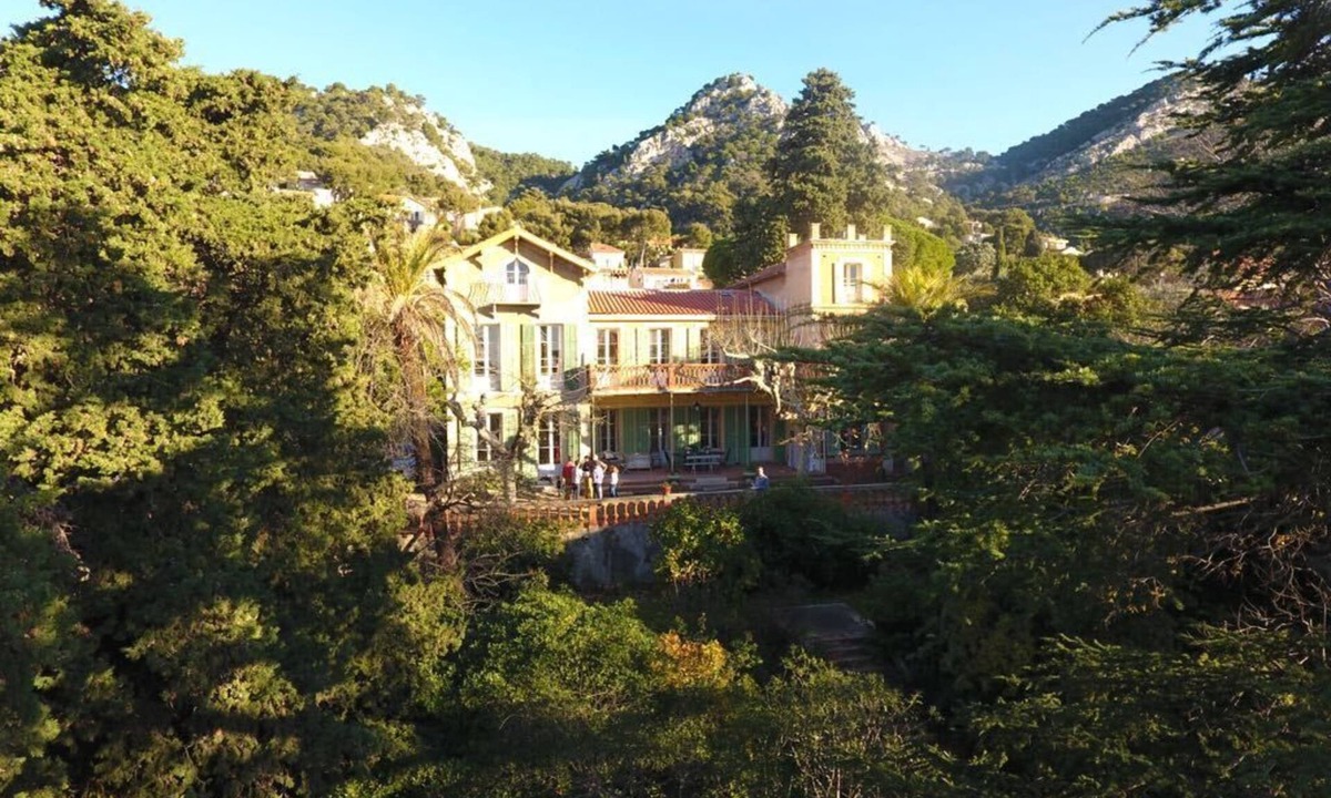 Toulon House | Charming country house on the Faron
