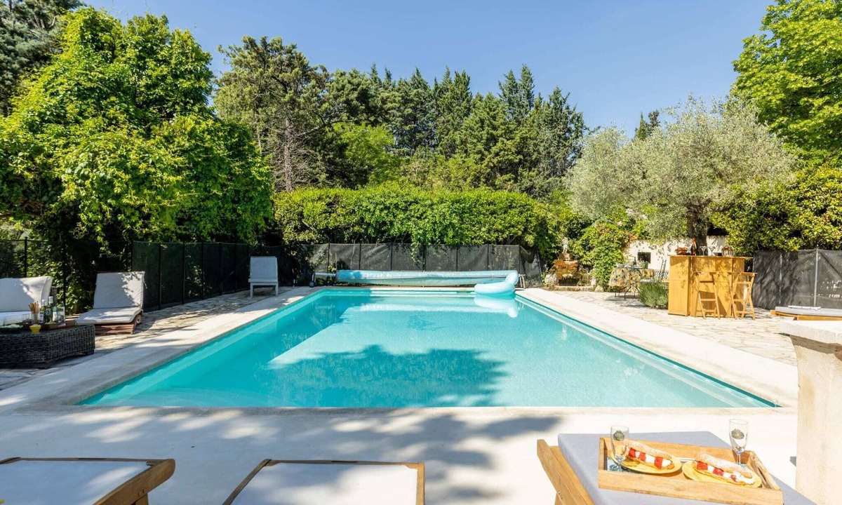 Pernes-les-Fontaines Villa | Charming farmhouse to rent in Provence-'Mas des Olivades'-Provencal farm.