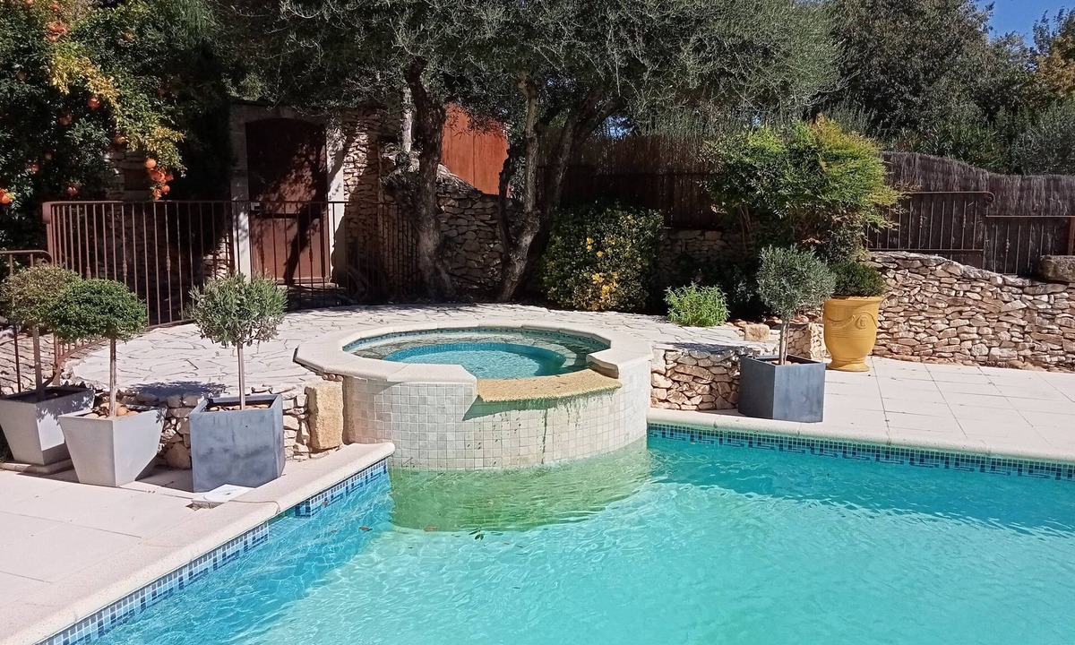 Montfrin House | Charming stone