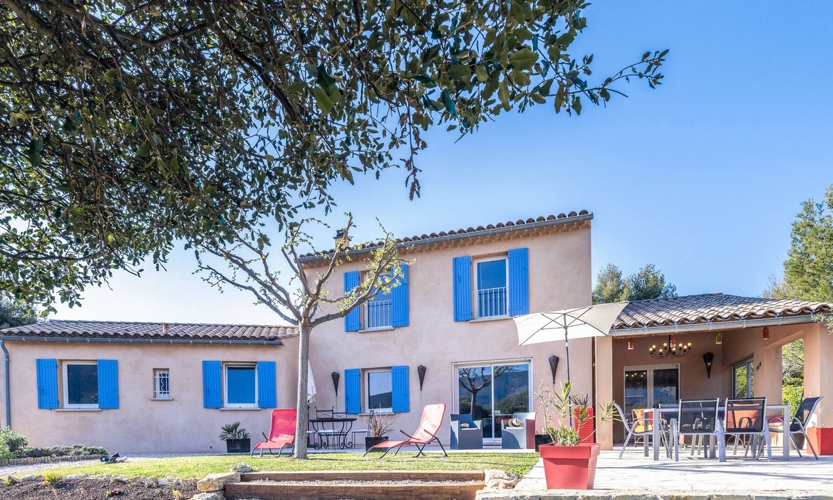 Mollans-sur-Ouveze Villa | Charming villa facing the Ventoux, 1km from the village with heated swimming pool.