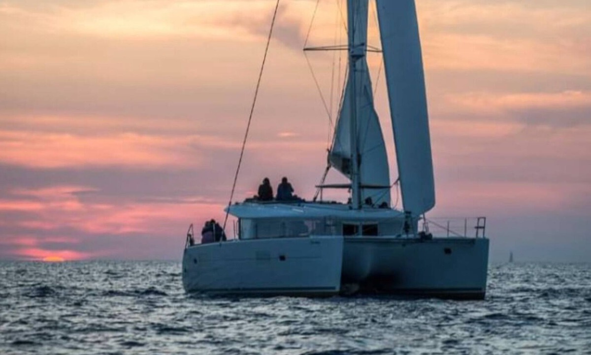 Hyeres Boat Rental | Comfortable cabin rental
