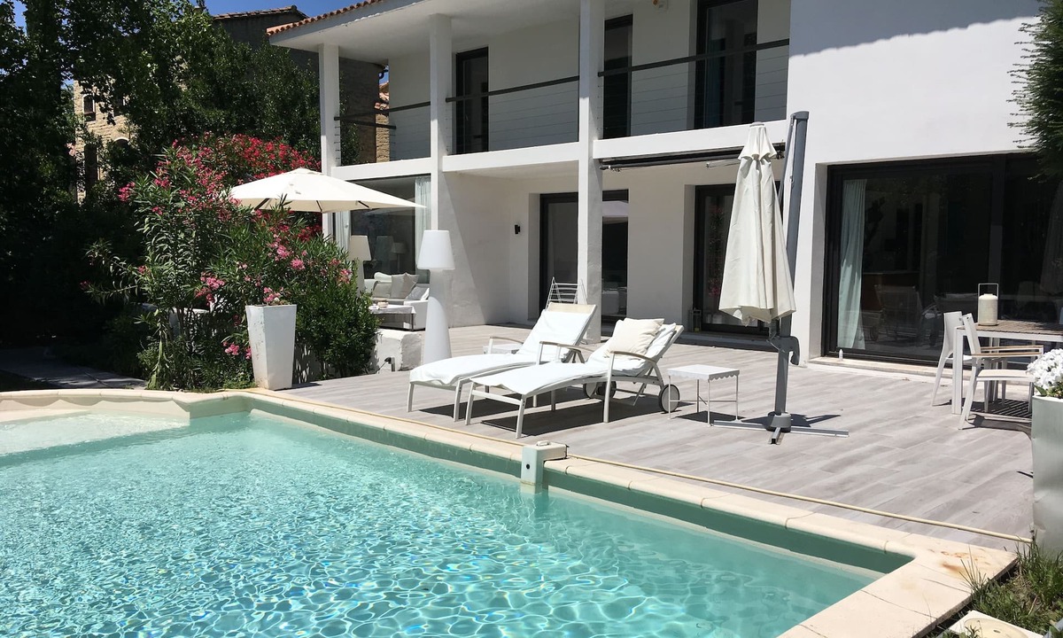 Montfavet Villa | Contemporary villa about 220m2 swimming pool