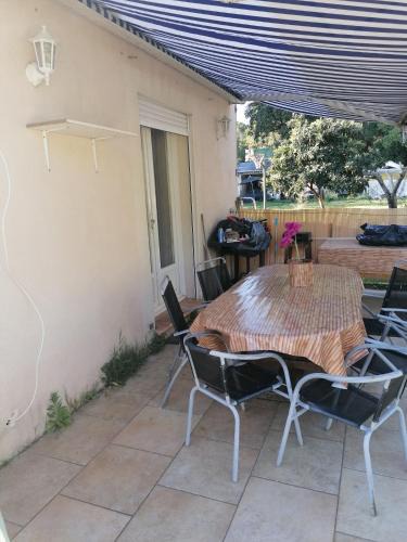 Cabrieres Villa | Coste bel