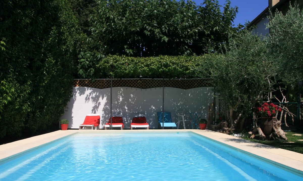 Chateaurenard Apartment | Cottage between Avignon and St Rémy de Provence with swimming pool