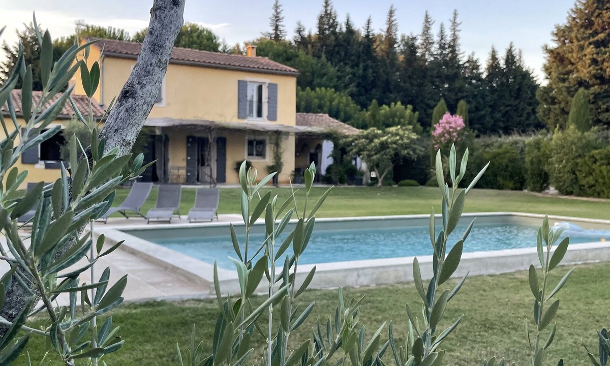 Cabannes House | Country house between Alpilles and Luberon.