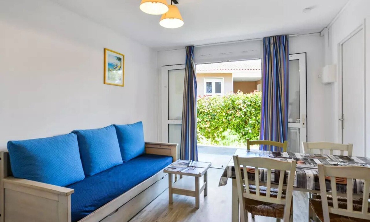 Carnoux-en-Provence Apartment | Debussy Residence - 2 Room Apartment - Budget - (4 People)