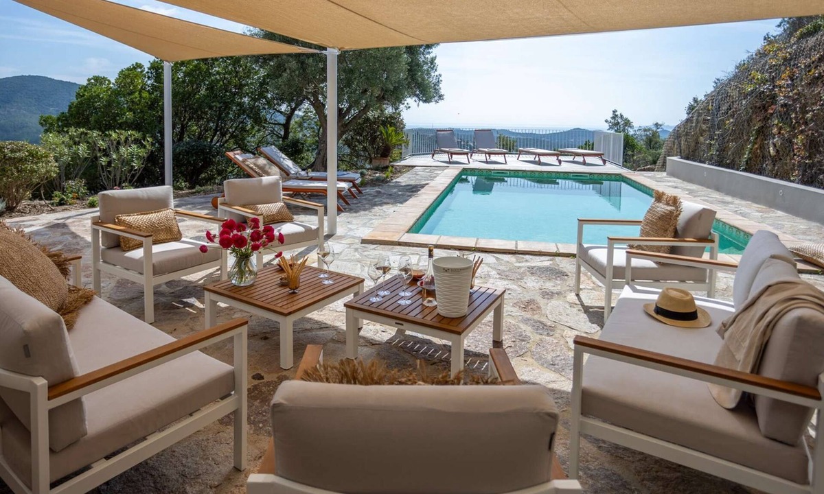 La Londe-les-Maures House | Dream Villa with Air Conditioning, Pool, and Sea View for 10 People in La Londe-Les-Maures