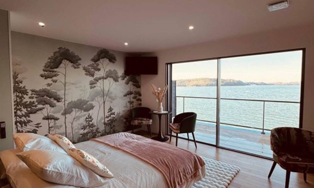 Saint-Mitre-les-Remparts Bed & Breakfast | Evasion room - mia casa