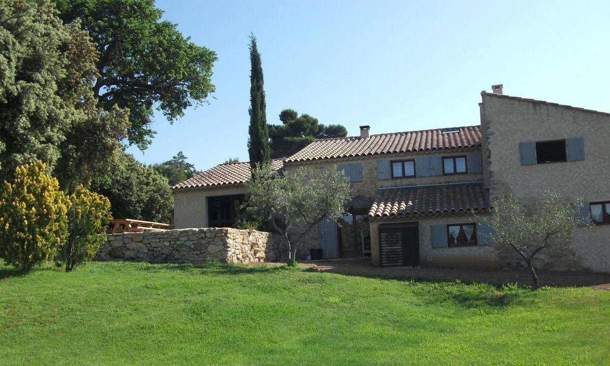 Pierrevert Apartment | Farmhouse with tradition, Provençal accommodation of the Luberon area