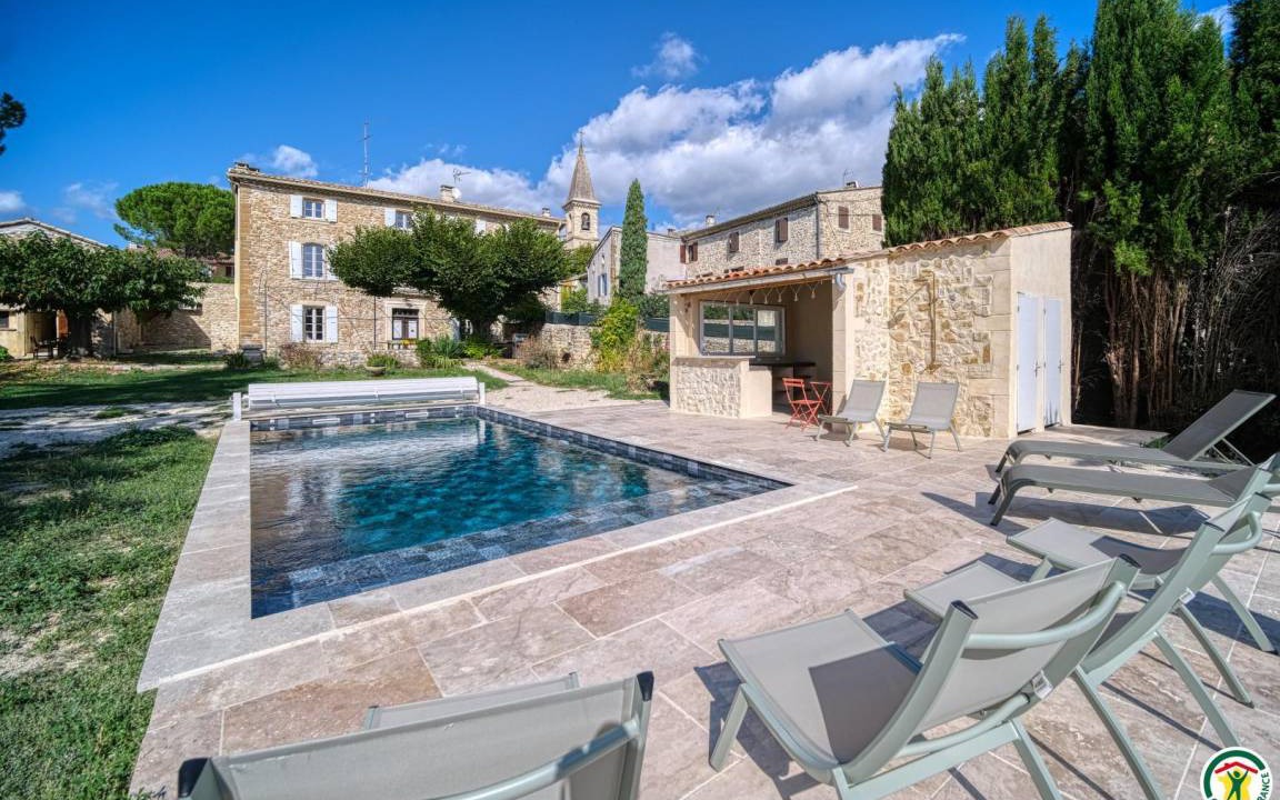 Saint-Pantaleon-les-Vignes House | 240 m² Gîte ∙ 6 bedrooms ∙ 12 guests