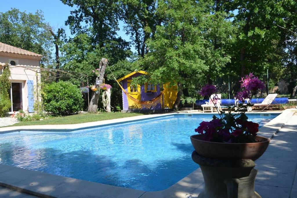 Rochefort-du-Gard House | Gîte sous les chênes : pour un séjour ressourçant