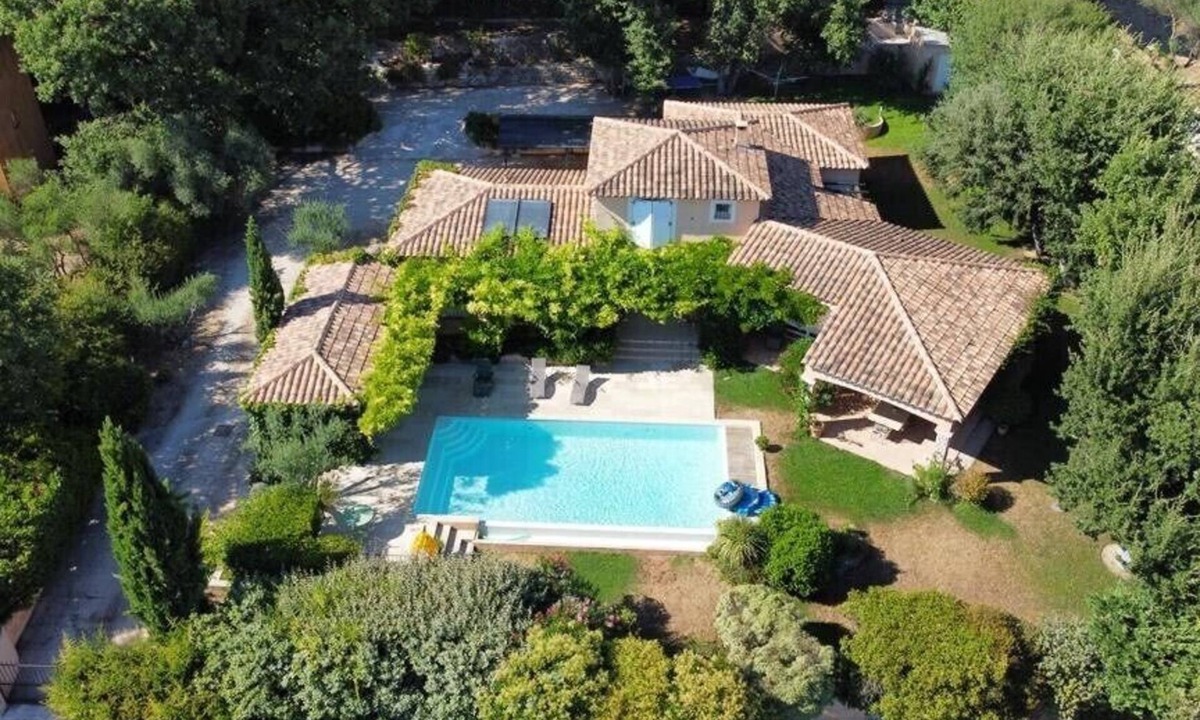 Gareoult House | Garden villa with pool
