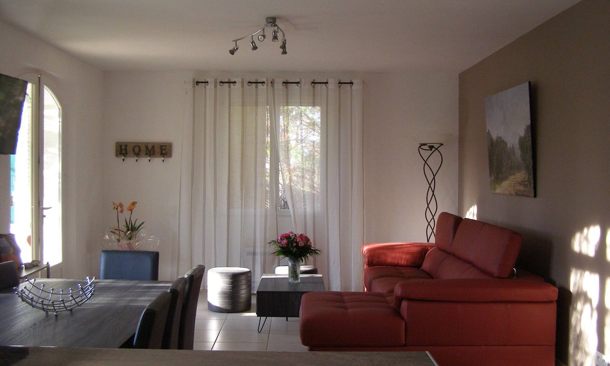 Mouries House | Gite du coq qui chantent 100 m2 with swimming pool
