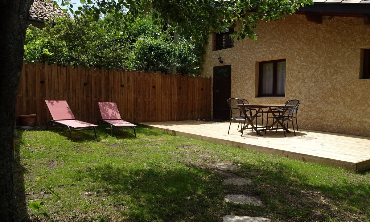 Venterol Apartment | Gite Idéal Pour des Vacances au Calmes en Pleine Nature Avec Piscine