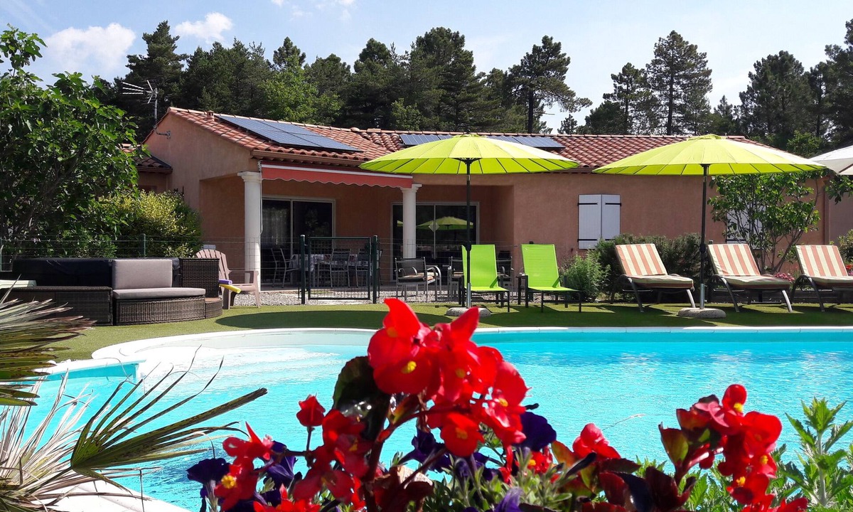 Regusse Villa | GORGES DU VERDON 30 MN, 3 BED VILLA. HEATED POOL, IDEAL FAMILY/FRIENDS
