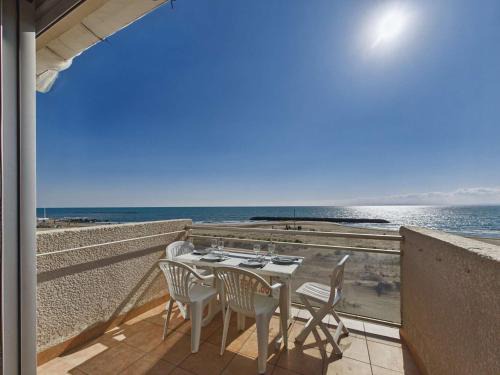 Le Grau-dʼAgde Apartment | Grau d'Agde : Studio cabine avec terrasse, parking privé, vue mer - FR-1-423-270