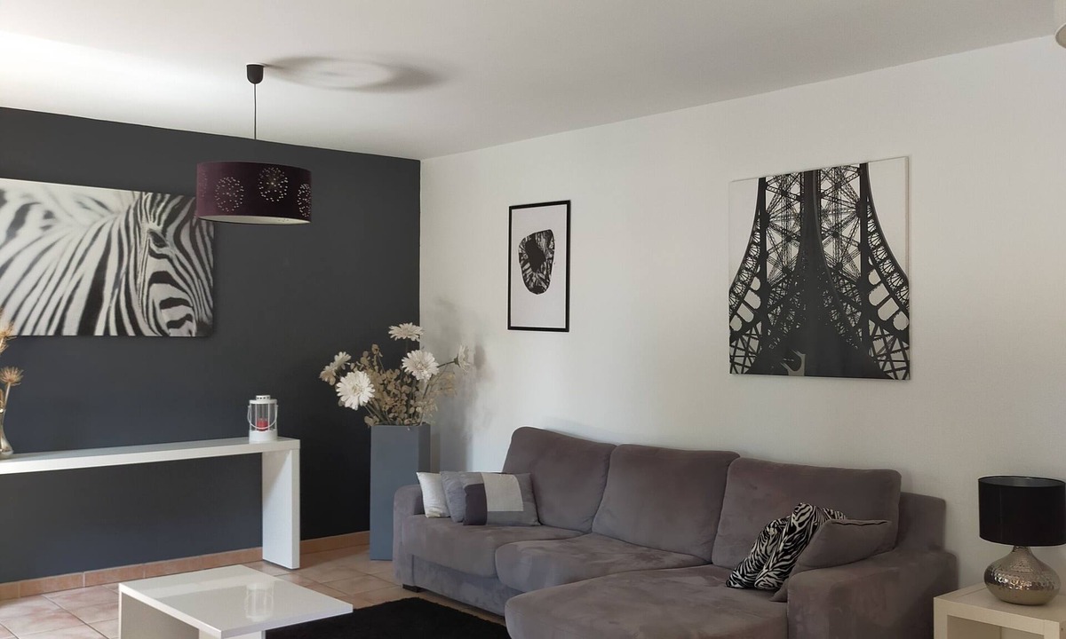 Grillon House | Grillon in the Enclave des Papes, 4 km from Château de Grignan.