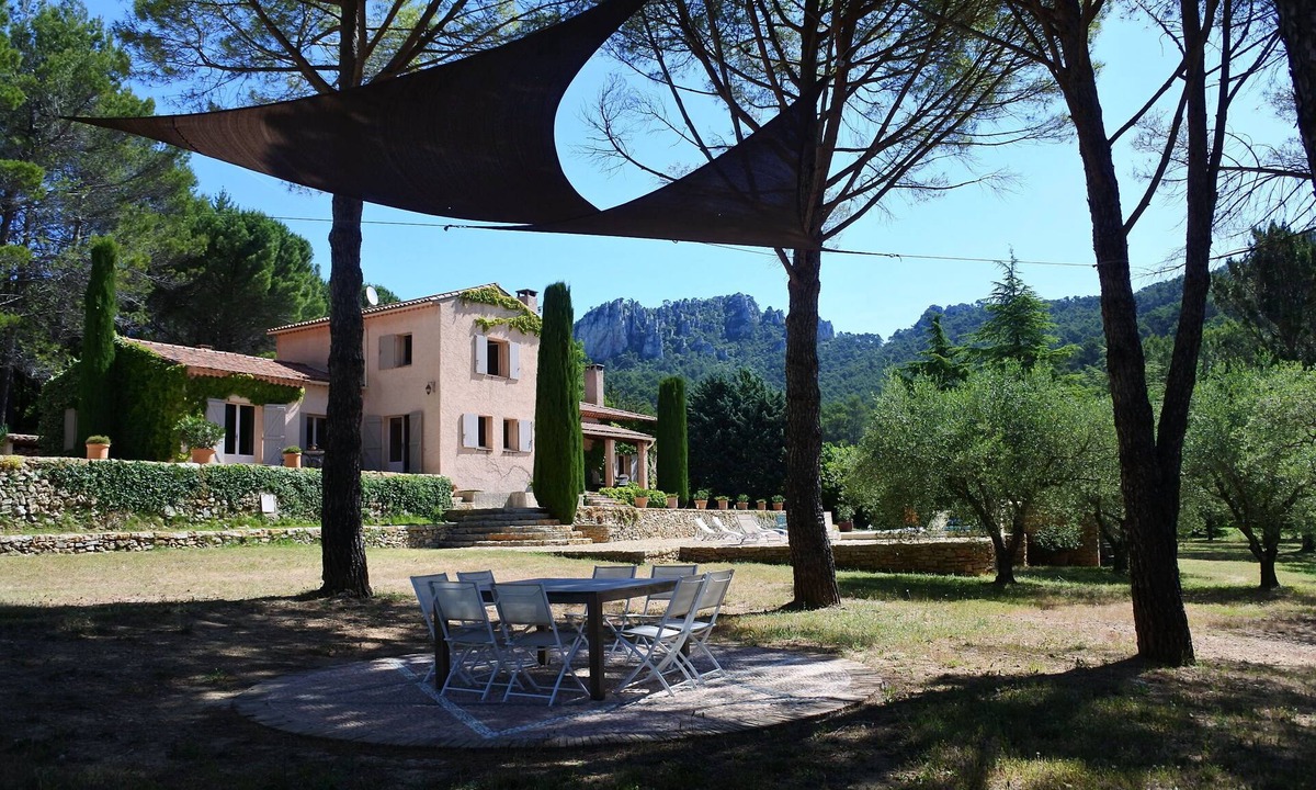 La Roquebrussanne House | Guesthouse, Charming place to rent in Provence, perfect for relaxing holidays
