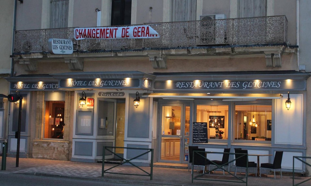 Remoulins Hotel | Hôtel Les Glycines