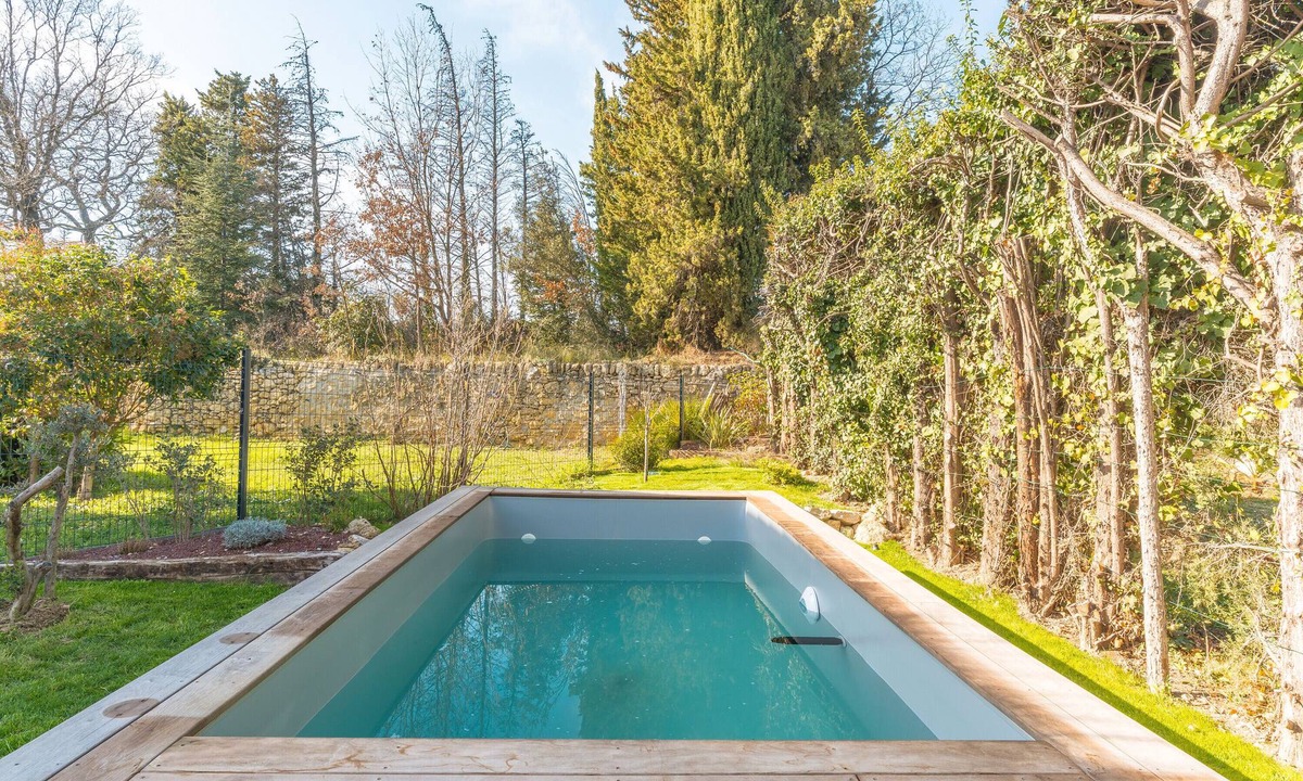 Pelissanne House | Holiday Home 'Gîte Avec Piscine' with Private Pool, Wi-Fi and Air Conditioning