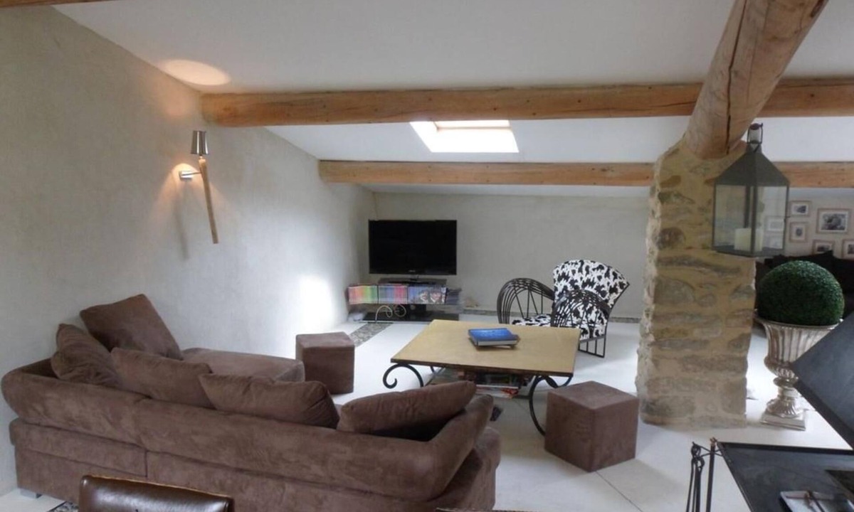 Savoillan House | Holiday Home 'Luxueuse Bergerie Pied Du Ventoux' with Mountain View, Shared Terrace and Wi-Fi