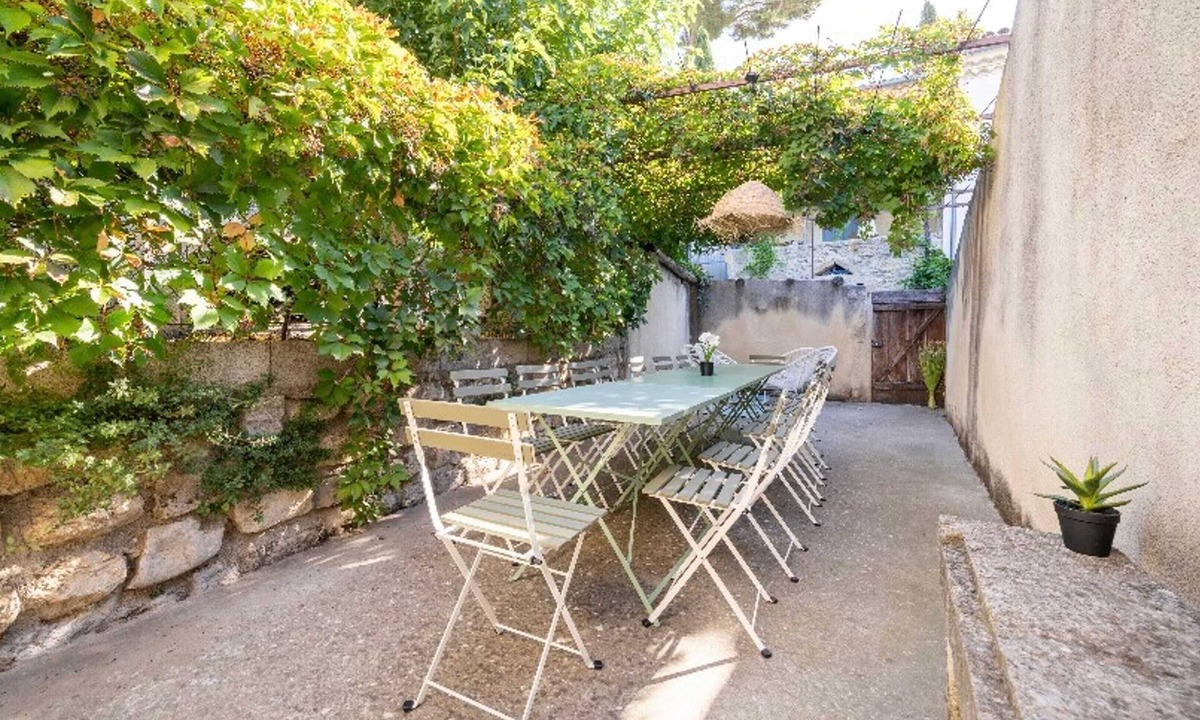 Montfrin House | Homerez - Authentic House in Montfrin with Terrace and Air Conditioning