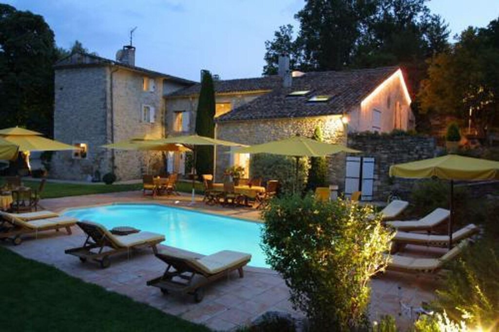 Forcalquier Apartment | Homerez last minute deal - Amazing studio with shared pool