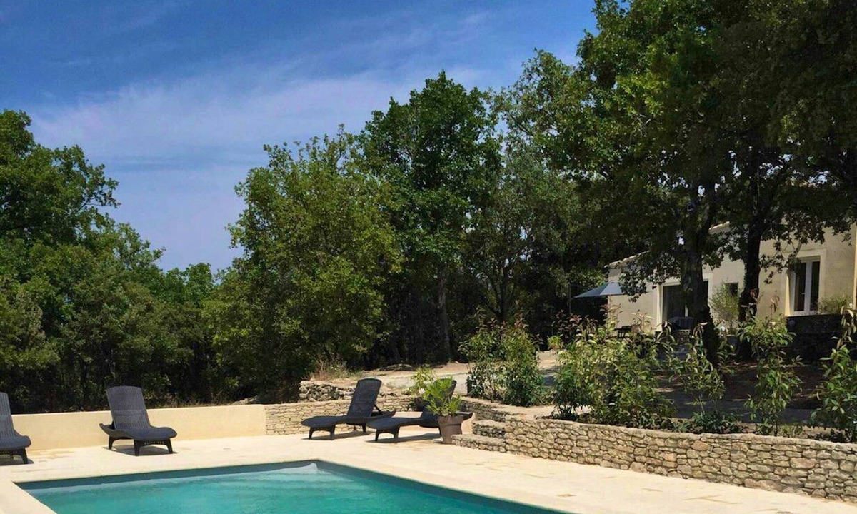 Venasque House | Homerez - Nice property for 4 ppl. with shared pool and terrace at Venasque