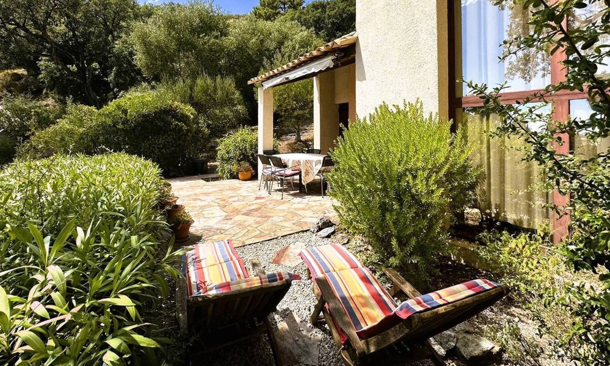 La Londe-les-Maures House | House for 6 people in private domain with collective swimming pool
