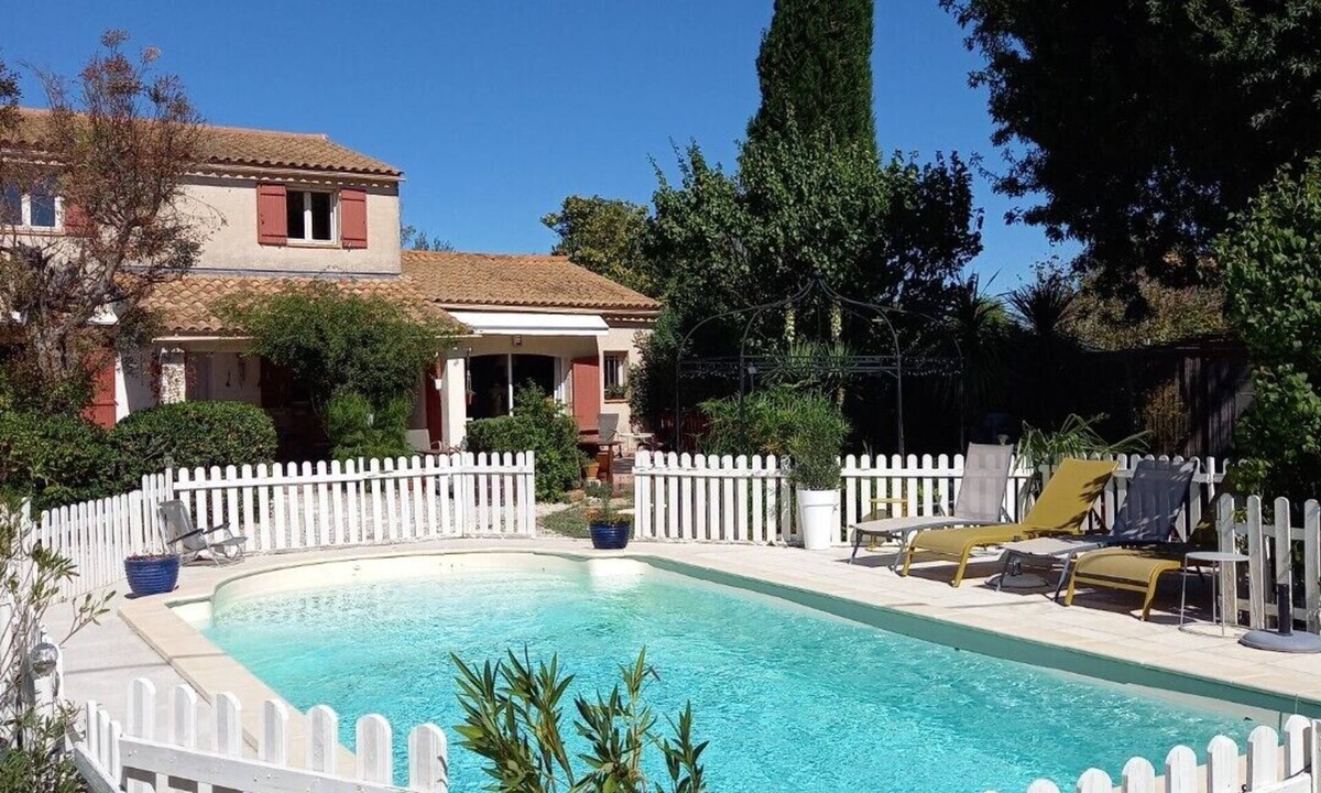 Entraigues-sur-la-Sorgue Villa | House/Villa - Entraigues sur sorgue ,near Avignon,with flowers and trees