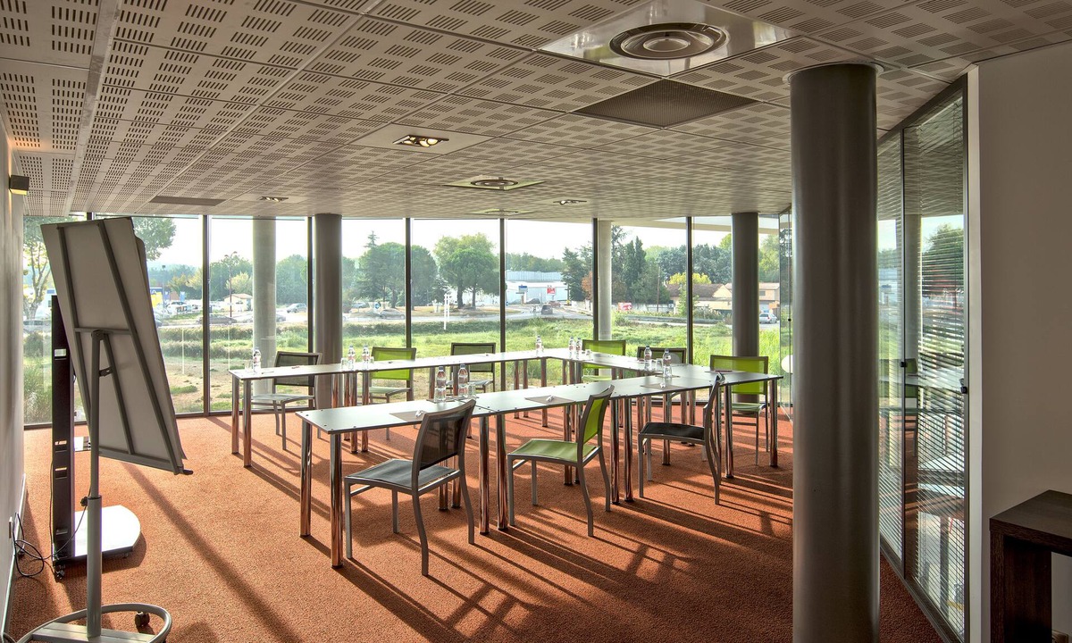 Pertuis Hotel | ibis Styles Pertuis Luberon