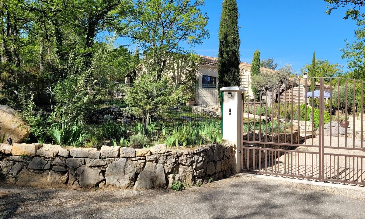 Mons House | IN NATURE, BEAUTIFUL PROVENCE HOUSE WITH POOL