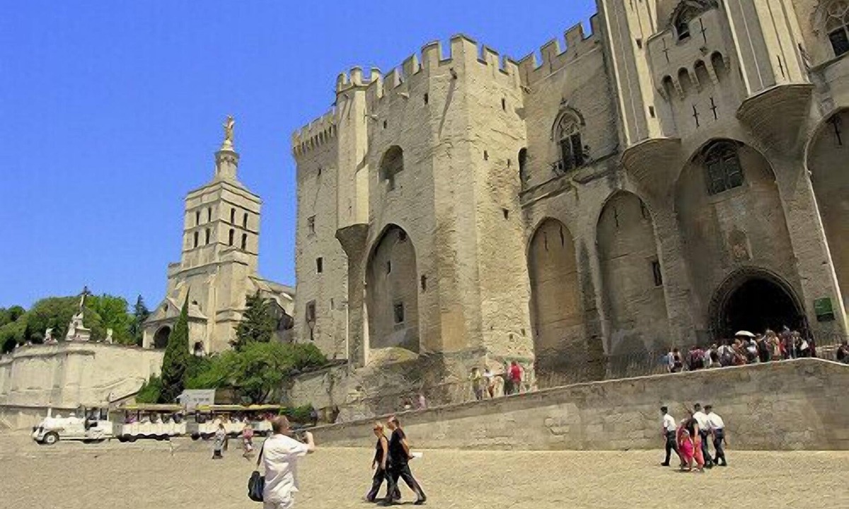 Avignon City Centre Apartment | In the historic center of Avignon, pleasant luxury F3.