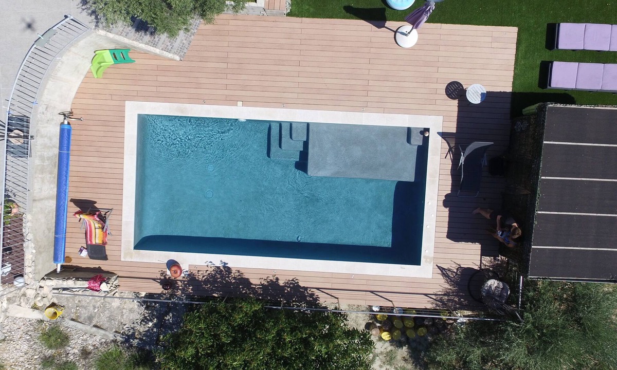 Saint-Saturnin-les-Avignon House | Independent apartment, quiet hill with pool