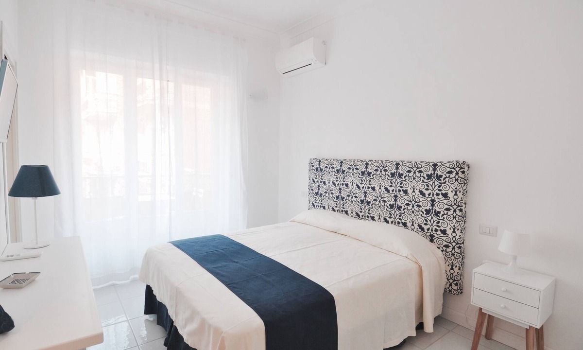 Minori Apartment | IRIS - Master Bedroom indipendent access