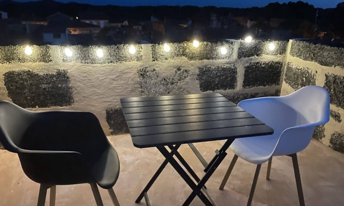 Montfrin Apartment | Isolite : Chambre Individuelle LA Tour DES Sarrasins